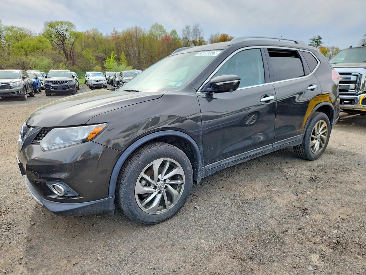 Salvage Nissan Rogue Image