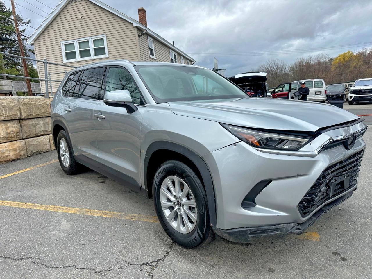 Toyota Grand High Xle