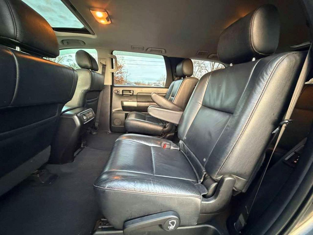 Toyota Sequoia Sr5