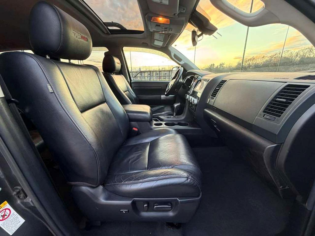 Toyota Sequoia Sr5