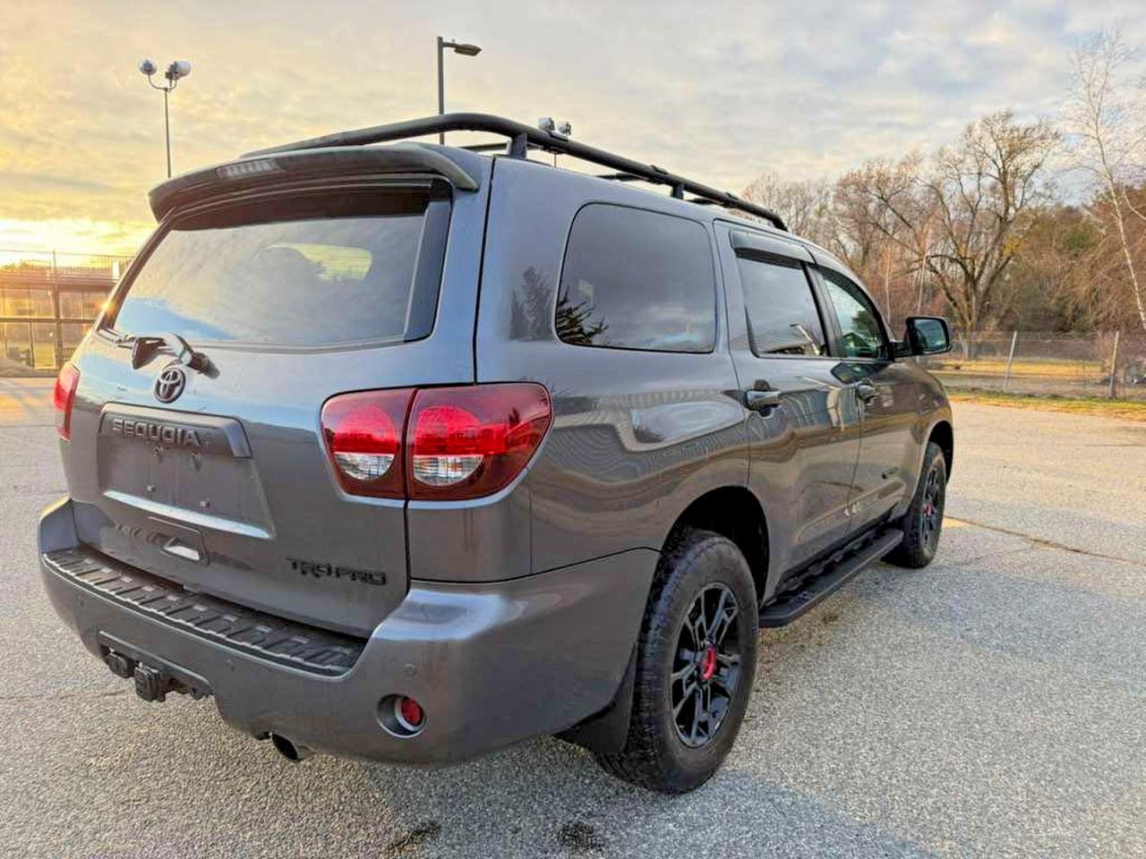Toyota Sequoia Sr5