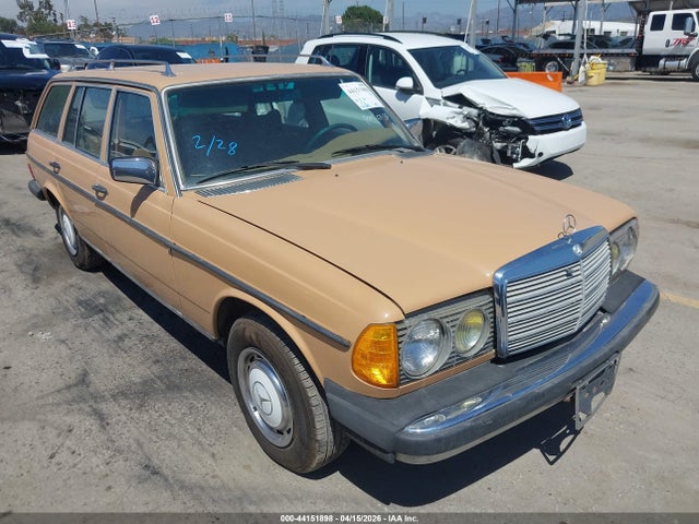 Salvage Mercedes-Benz 300 Image
