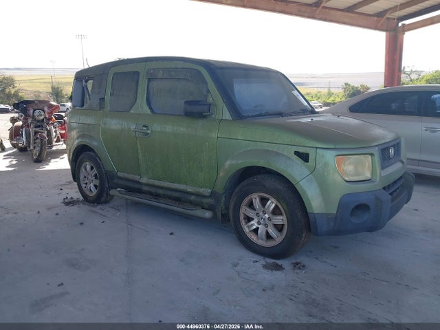 Salvage Honda Element Image