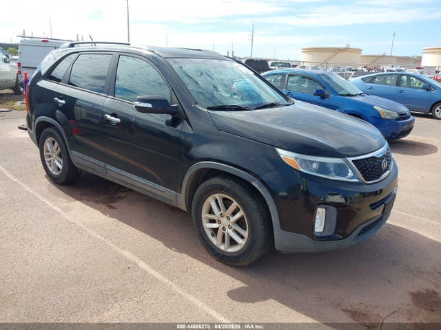 Salvage Kia Sorento Image