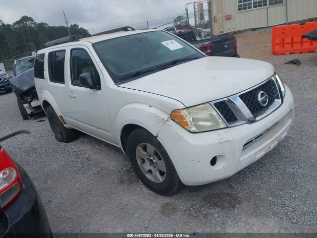 Salvage Nissan Pathfinder Image