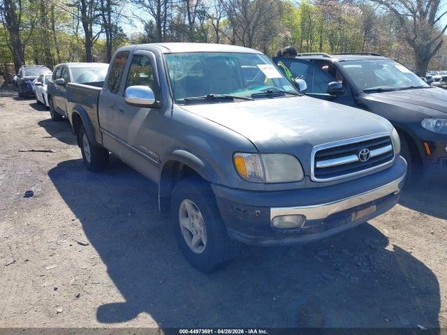Salvage Toyota Tundra Image