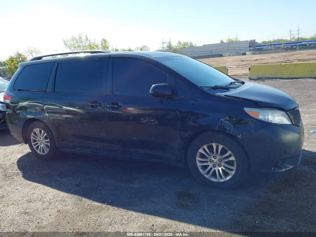 Toyota Sienna Xle V6 8 Passenger