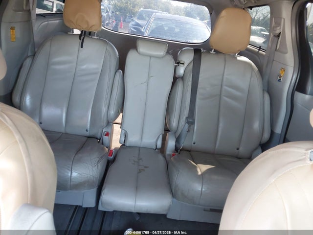 Toyota Sienna Xle V6 8 Passenger