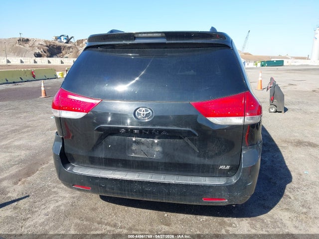 Toyota Sienna Xle V6 8 Passenger