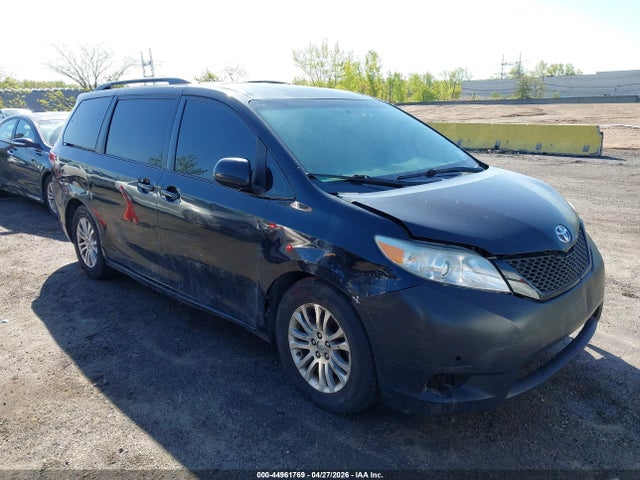 Toyota Sienna Xle V6 8 Passenger