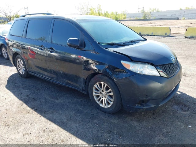Salvage Toyota Sienna Image