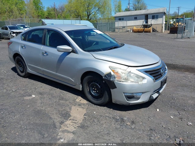 Salvage Nissan Altima Image