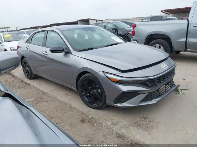 Salvage Hyundai ELANTRA Image