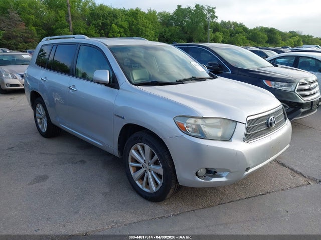 Salvage Toyota Highlander Image