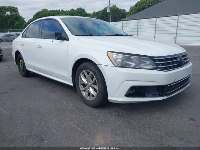 Salvage Volkswagen Passat Image