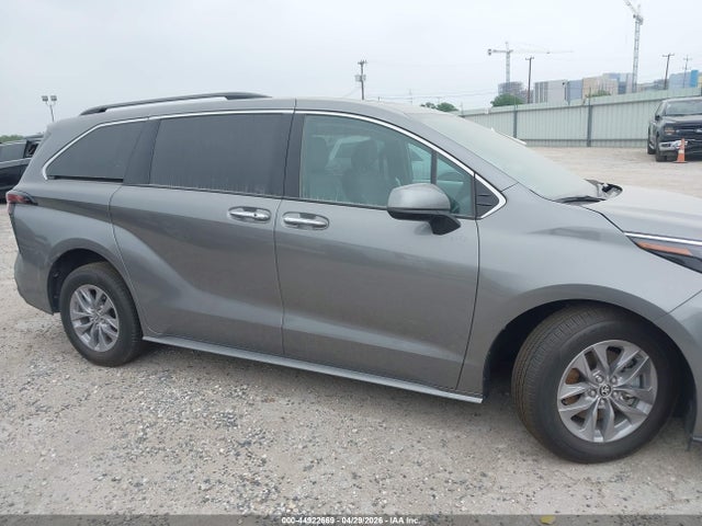 Toyota Sienna Xle