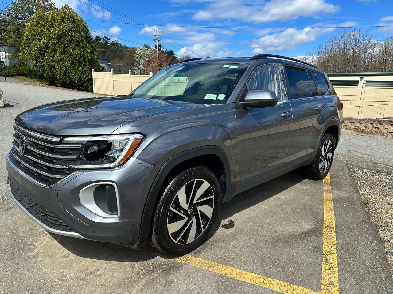 Salvage Volkswagen Atlas Image