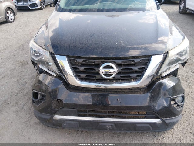 Nissan Pathfinder Sv