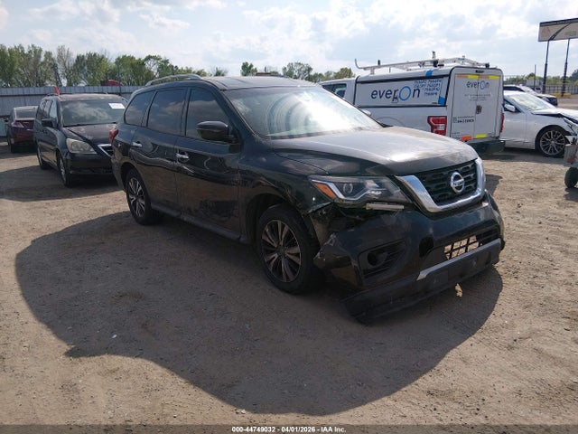 Salvage Nissan Pathfinder Image