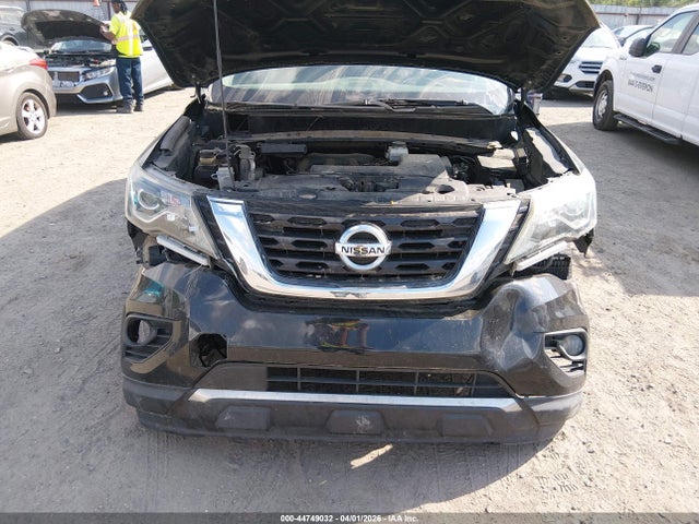 Nissan Pathfinder Sv