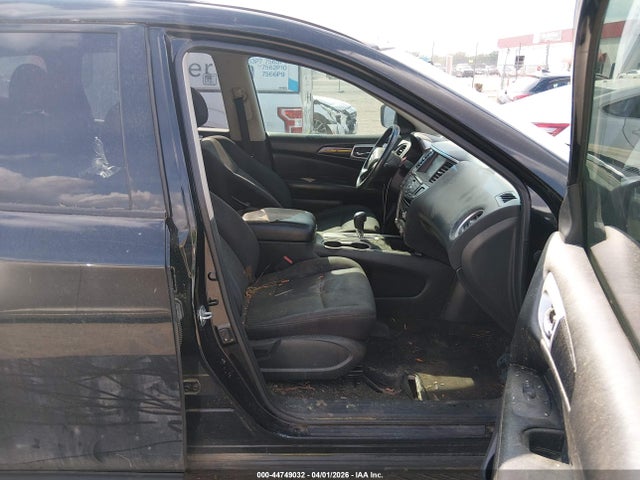 Nissan Pathfinder Sv