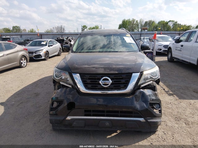 Nissan Pathfinder Sv