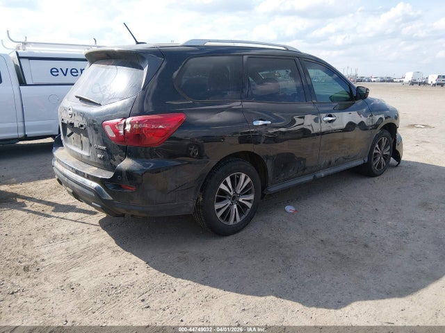 Nissan Pathfinder Sv