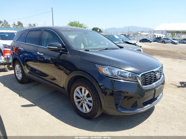 Salvage Kia Sorento Image