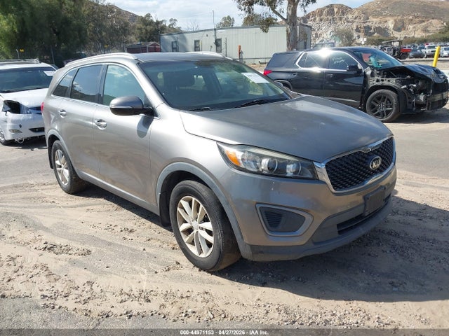 Salvage Kia Sorento Image