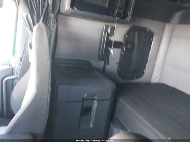 Freightliner New Cascadia 126