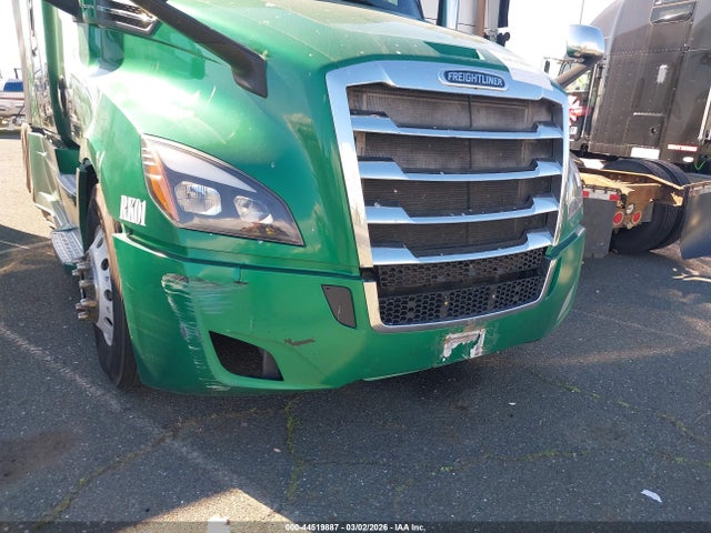 Freightliner New Cascadia 126