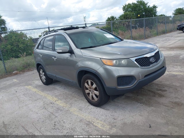 Salvage Kia Sorento Image