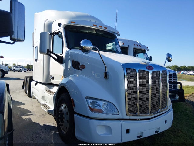 Salvage Peterbilt 579 Image