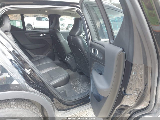 Volvo XC40 B5 Plus Bright Theme