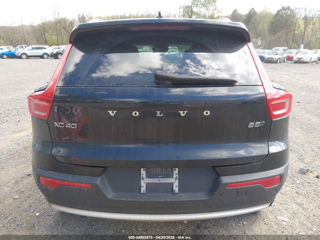 Volvo XC40 B5 Plus Bright Theme