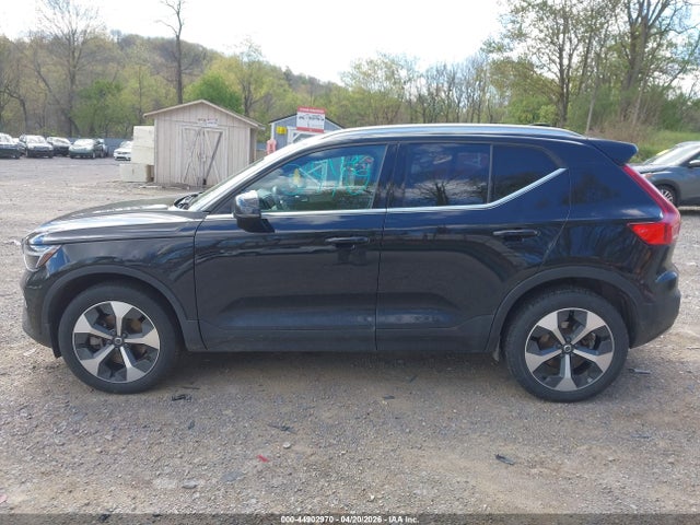 Volvo XC40 B5 Plus Bright Theme