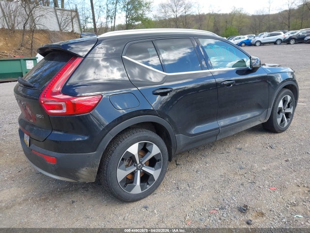 Volvo XC40 B5 Plus Bright Theme