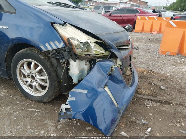 Toyota Prius v Two