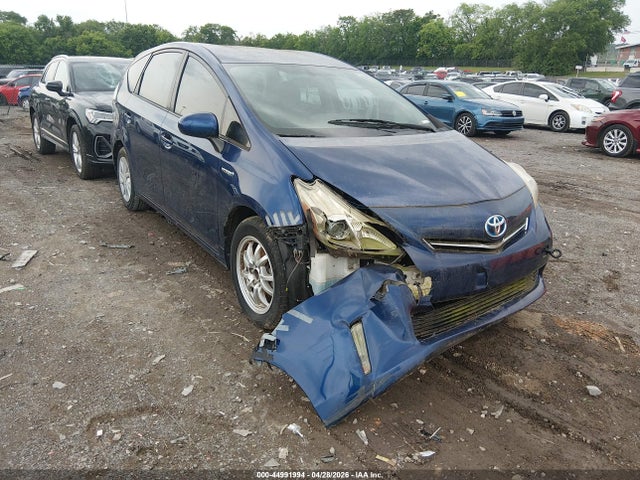 Salvage Toyota Prius v Image