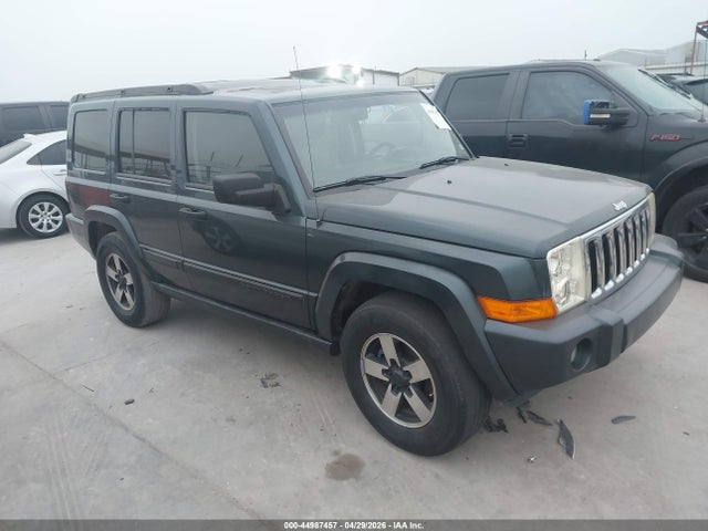 Salvage Jeep Commander Image