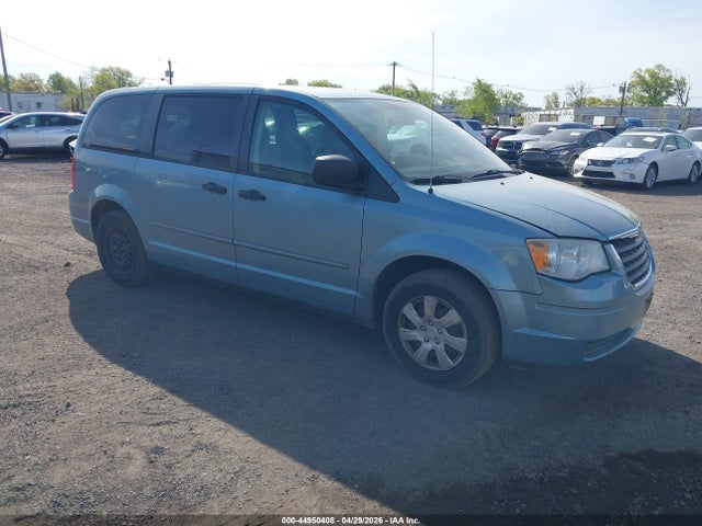 Salvage Chrysler Town & Country Image