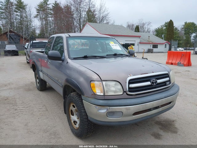 Salvage Toyota Tundra Image