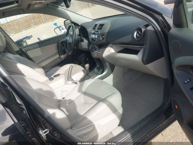 Toyota RAV4 Limited V6