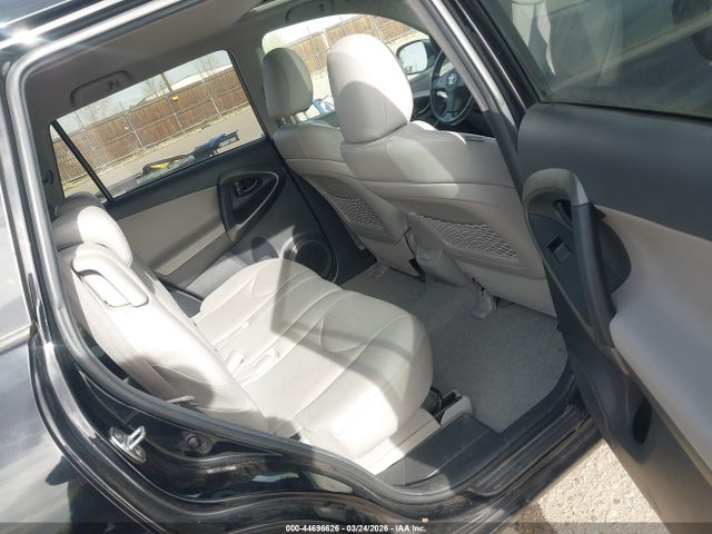 Toyota RAV4 Limited V6