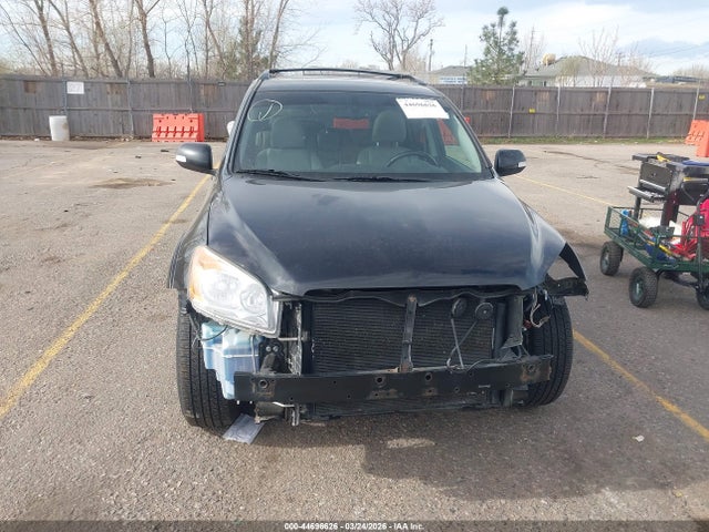 Toyota RAV4 Limited V6