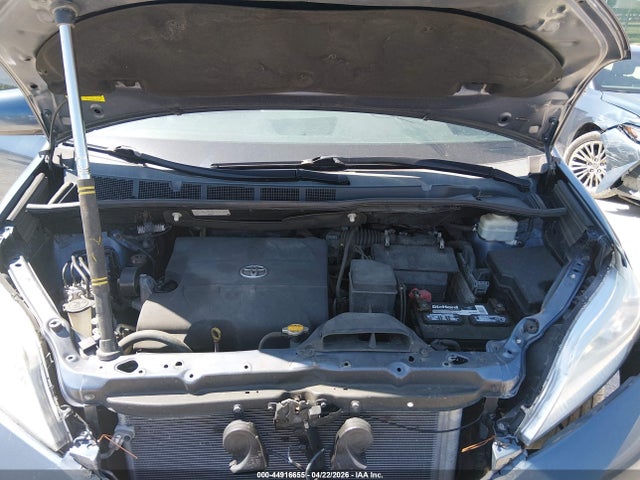 Toyota Sienna Le 8 Passenger