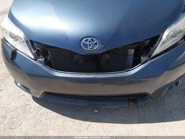 Toyota Sienna Le 8 Passenger