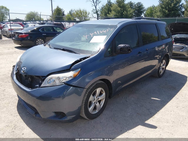 Toyota Sienna Le 8 Passenger