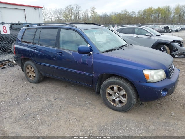 Salvage Toyota Highlander Image