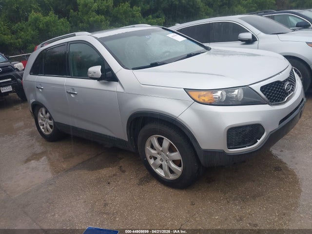 Salvage Kia Sorento Image